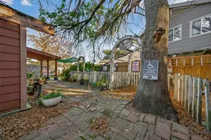 10647 Chapel Hill Dr, Houston, TX 77099 - Photo 46