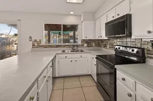 10647 Chapel Hill Dr, Houston, TX 77099 - Photo 16