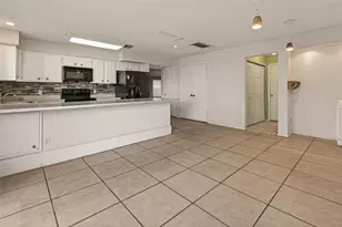 10647 Chapel Hill Dr, Houston, TX 77099 - Photo 14