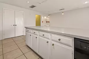 10647 Chapel Hill Dr, Houston, TX 77099 - Photo 20