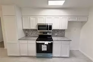 316 Angle St, Angleton, TX 77515 - Photo 8