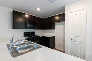 8810 Wooster Trails Dr, Baytown, TX 77521 - Photo 6