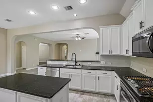 11022 Sarah Bluff Ln, Cypress, TX 77433 - Photo 18