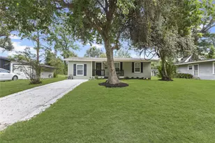 606 Winding Way St, Lake Jackson, TX 77566 - Photo 2