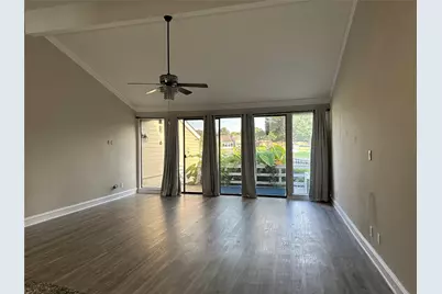 7 April Point Drive S #7, Conroe, TX 77356 - Photo 2