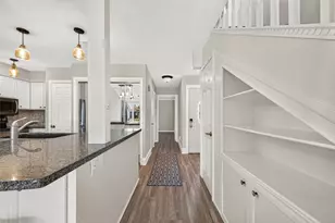 7 April Point Dr S, Conroe, TX 77356 - Photo 10
