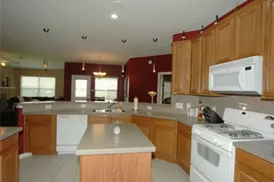 13110 Rippling Creek Ln, Pearland, TX 77584 - Photo 12