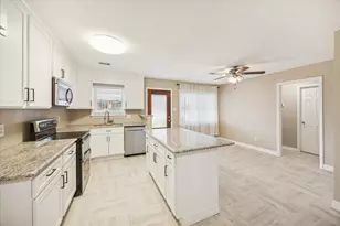 241 S Masonic St, Bellville, TX 77418 - Photo 2