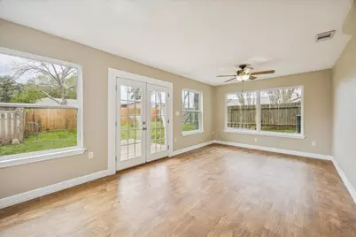 241 S Masonic St, Bellville, TX 77418 - Photo 6