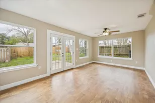 241 S Masonic St, Bellville, TX 77418 - Photo 6