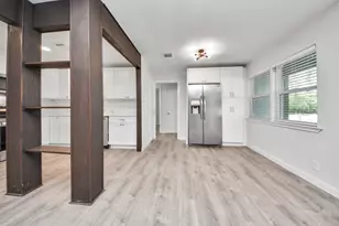 302 County Park Dr, League City, TX 77573 - Photo 10