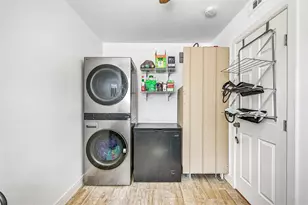 4009 Ave N 1/2, Galveston, TX 77550 - Photo 32