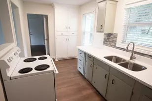 55 Elm Ct, Lake Jackson, TX 77566 - Photo 4