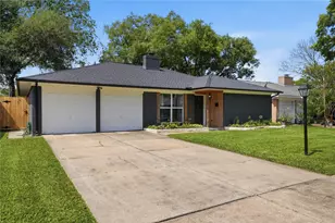 15614 Rill Ln, Houston, TX 77062 - Photo 2