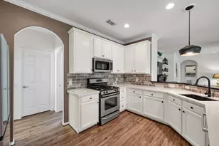 2 Gleneden Ct, Conroe, TX 77384 - Photo 8