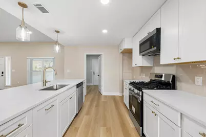 1328 Green Briar Drive, Huntsville, TX 77340 - Photo 16