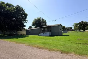 320 Houck St, Buffalo, TX 75831 - Photo 2