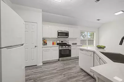 18314 Manorcliff Lane, Katy, TX 77449 - Photo 6