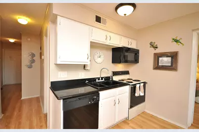 500 N Market Street #111, New Braunfels, TX 78130 - Photo 4