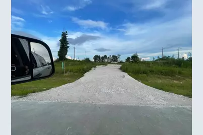 720 5914 37, Cleveland, TX 77327 - Photo 2