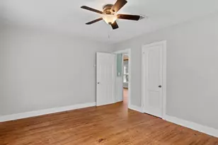 805 E Tom Green St, Brenham, TX 77833 - Photo 10