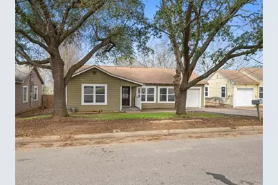 805 E Tom Green Street, Brenham, TX 77833 - Photo 2