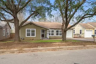 805 E Tom Green St, Brenham, TX 77833 - Photo 2