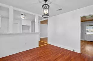 805 E Tom Green St, Brenham, TX 77833 - Photo 6