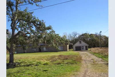10 Forrest Lane, Angleton, TX 77515 - Photo 2