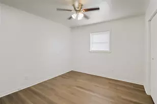 604 W Peach St, Angleton, TX 77515 - Photo 14