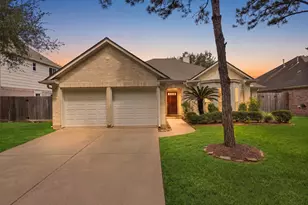 13827 Placid Brook Ct, Houston, TX 77059 - Photo 2