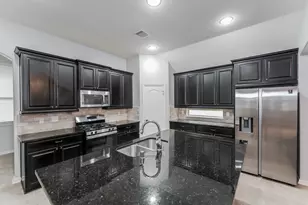 6522 Hunters Creek Ln, Baytown, TX 77521 - Photo 4