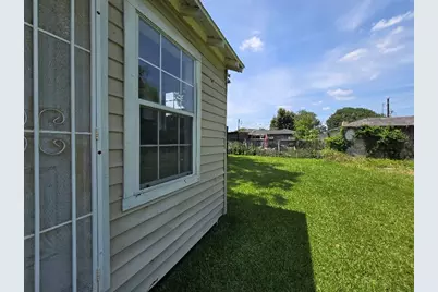 327 De Haven Street, Houston, TX 77029 - Photo 2