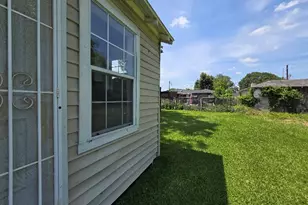 327 De Haven St, Houston, TX 77029 - Photo 2