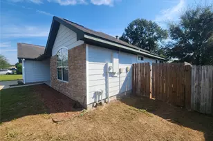 16396 Danika Oak Dr, Conroe, TX 77306 - Photo 2