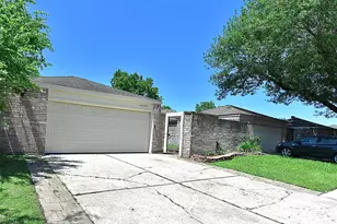 16222 Queensdale Dr, Houston, TX 77082 - Photo 2