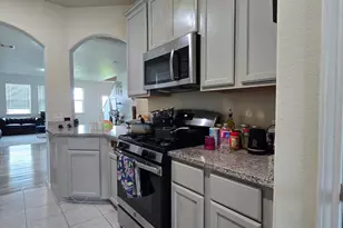 5951 Carpenters Cove Ln, Houston, TX 77049 - Photo 2