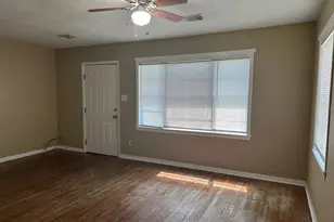 806 N Avenue B, Freeport, TX 77541 - Photo 2