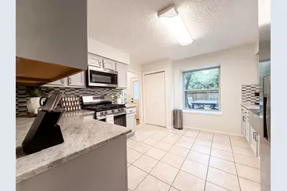 29 Pinewood Forest Court, The Woodlands, TX 77381 - Photo 6