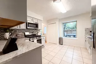 29 Pinewood Forest Ct, The Woodlands, TX 77381 - Photo 6