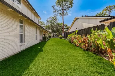 10602 Riverview Drive, Houston, TX 77042 - Photo 50