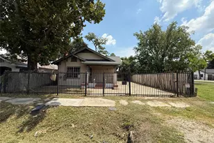 1709 Hussion St, Houston, TX 77003 - Photo 2