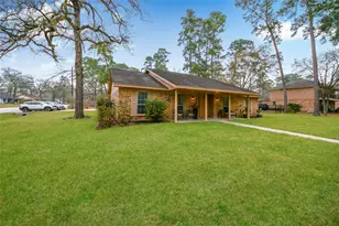 203 Ridgewood Dr, Oak Ridge North, TX 77386 - Photo 2