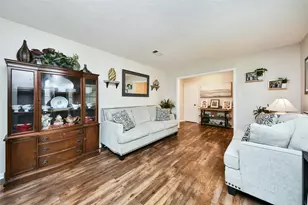 203 Ridgewood Dr, Oak Ridge North, TX 77386 - Photo 8