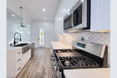 5019 Creekmont Drive, Houston, TX 77091 - Photo 12