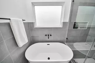 8320 Brecha Ln, Houston, TX 77055 - Photo 32