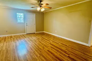 1607 Hartt St, Baytown, TX 77520 - Photo 4