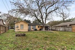 12022 Meadowpass St, Houston, TX 77076 - Photo 18