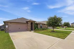 710 Desert Pea Ln, Rosharon, TX 77583 - Photo 2