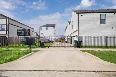 104 E 44th Street #A, Houston, TX 77018 - Photo 2